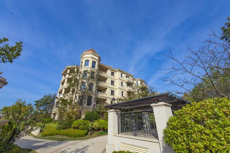 青岛房产资讯青岛莱阳路8号城市地标建筑实拍图