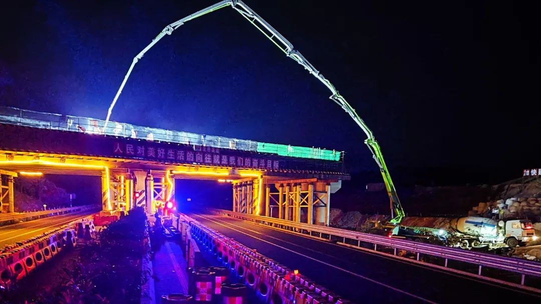 龙寻高速5月20日首联现浇箱梁已完工，进行桥梁上构建设阶段