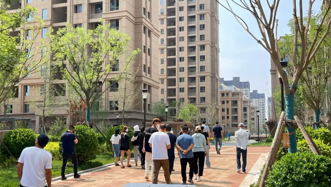 万锦新城|二期业主代表实地参观小区环境和工程进度-任丘楼盘网