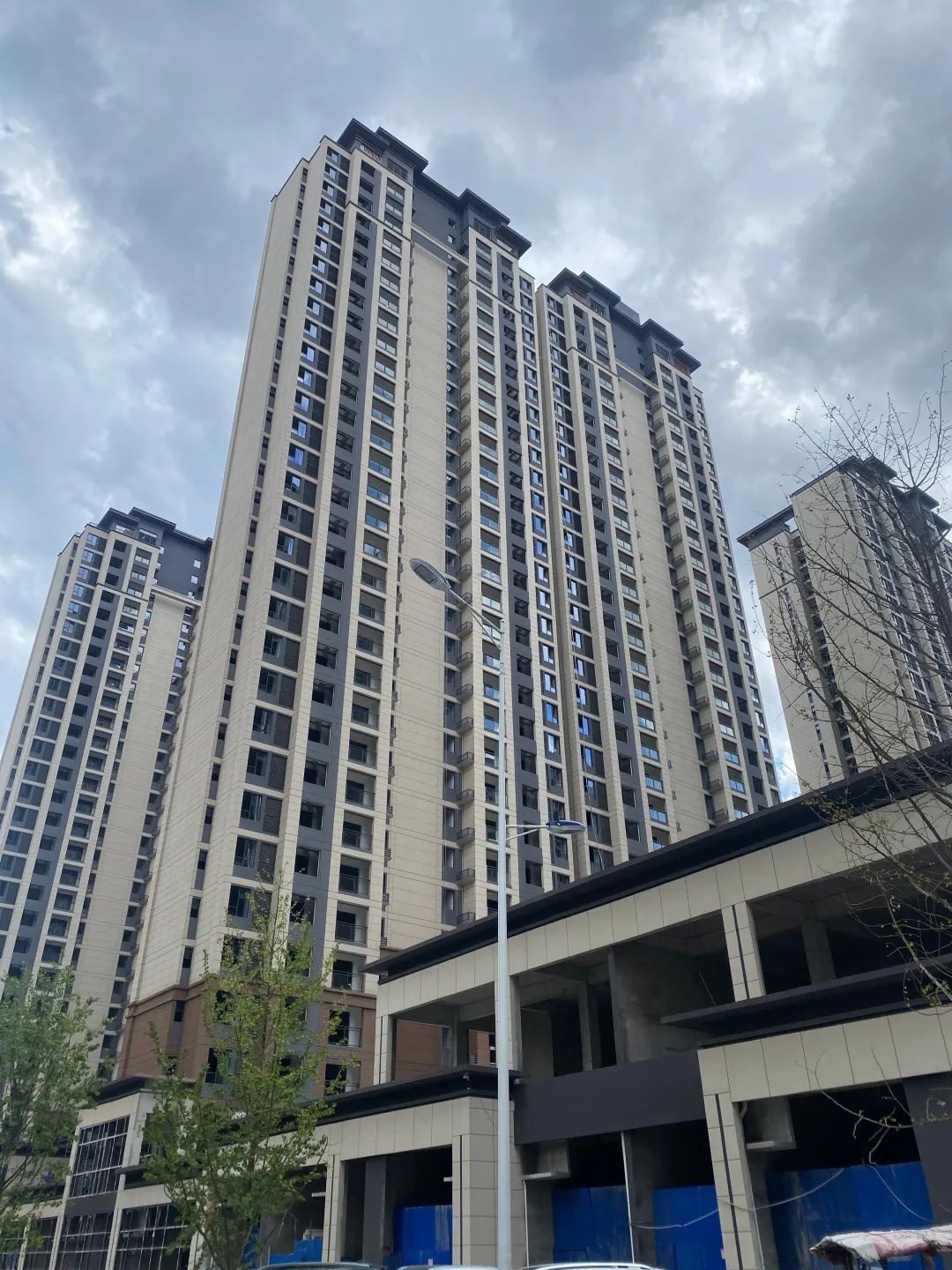 岳麓青城二期8月工程进度-怀化楼盘网