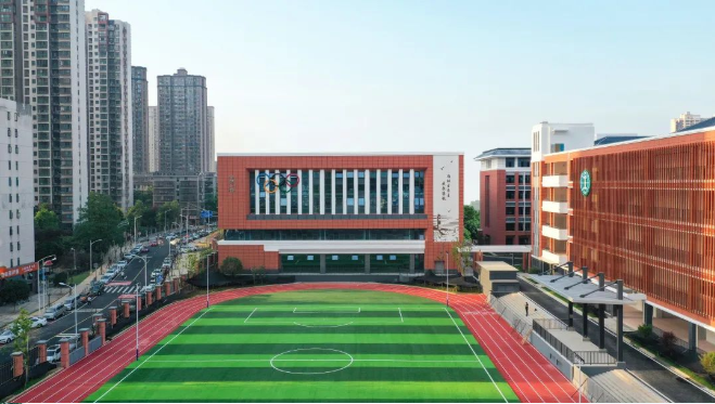 有很多人在关注市府板块望岳学校(岳麓一小)的扩建进展.