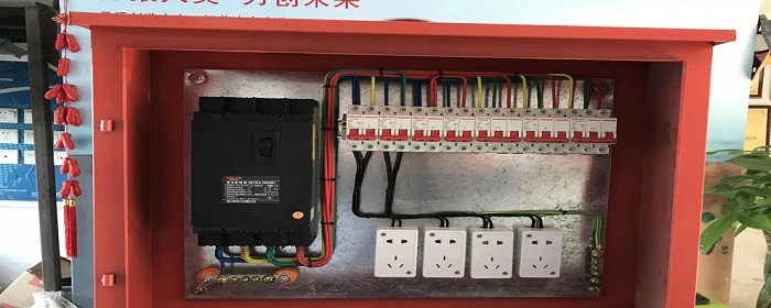 7米;控制箱的安裝高度是1.5米;掛牆明裝的配電箱距地是1.3米.