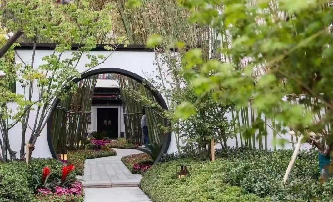 给自己一个休憩的空间,以精致从容的态度过生活,所以有院子的生活