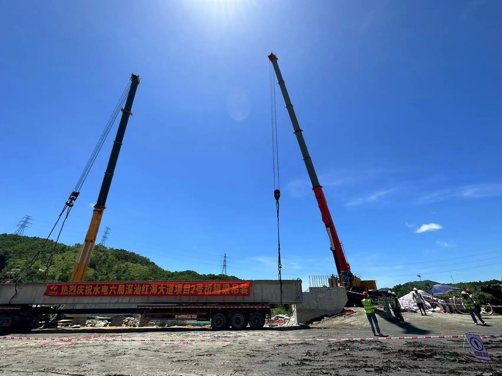 深汕红海大道（比亚迪段）项目2号桥箱梁完成吊装
