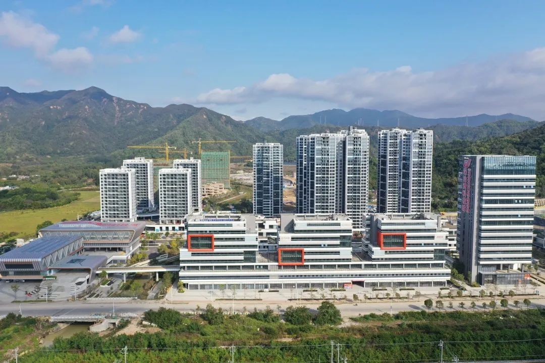 深汕湾科技城智苑  深汕第一家智能机器人实体店正式开业