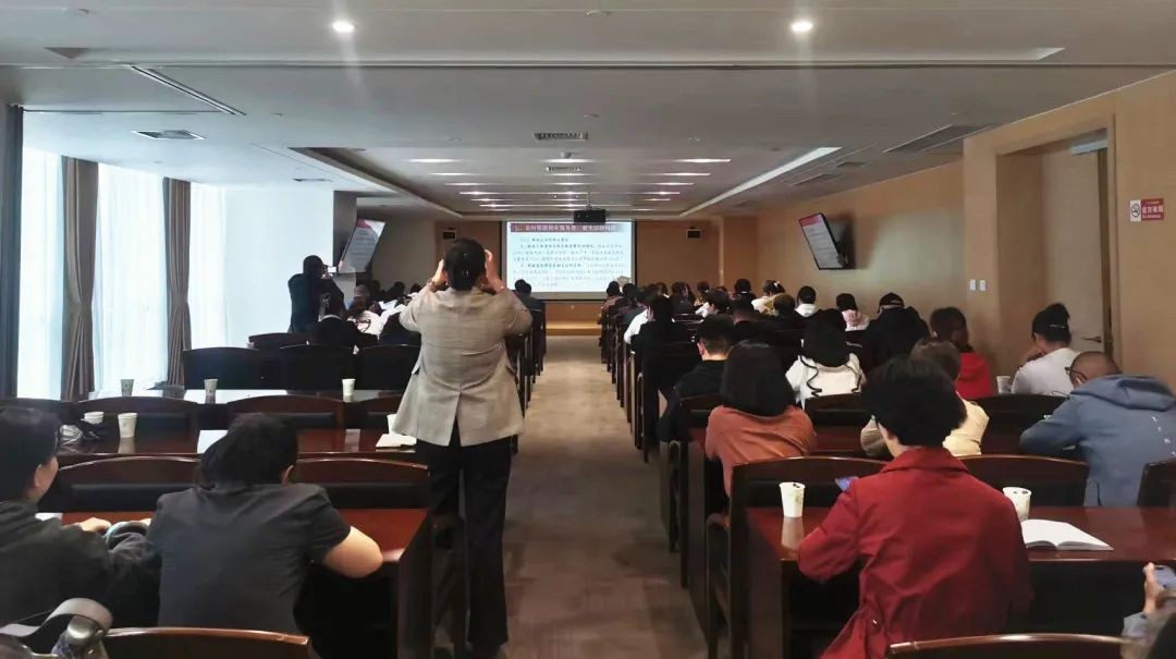 乌鲁木齐市房地产业协会开展“物业管理法律知识讲座”活动(图4)