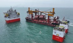 广西万吨级“海洋移动码头​”出口欧洲