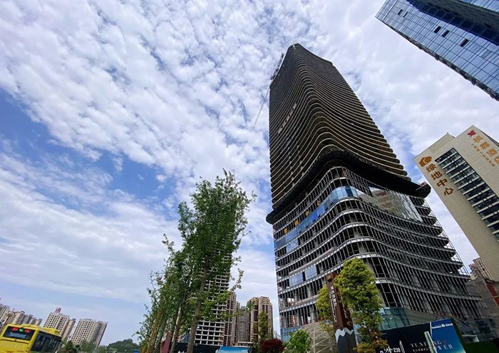 南充双子塔最新消息绿地塔正在审查光亮方案鸿通塔正在处理合同纠纷