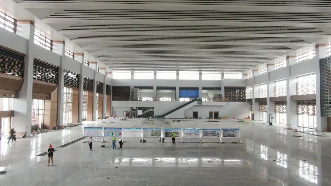 全长77.6千米,共设荆门西,沙洋西,荆州3座车站,设计速度350千米/小时.