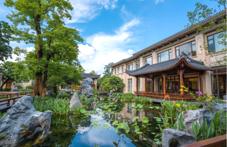 黄埔萝岗改善好房星河湾半山：香雪公园旁的改善大平层，值不值得冲？
