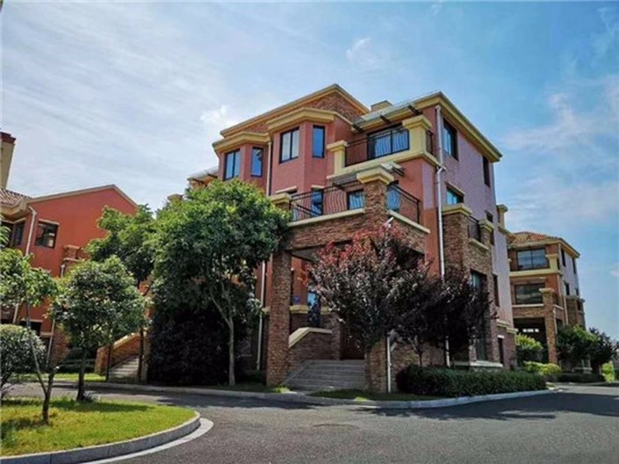 金磨华庭送花园吗?