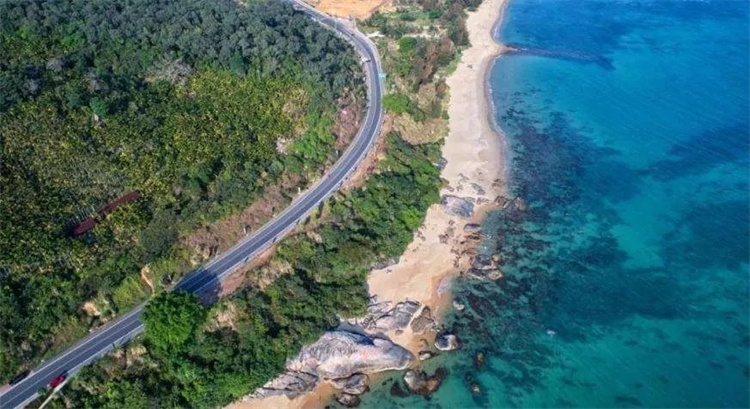 海南环岛公路上榜《中国国家地理》的“中国最美公路”榜