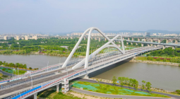 南部新城“秦淮湾大桥”全面完工，9月投用