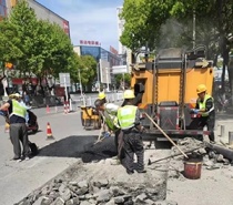 利川加大对城市道路维修力度，确保城市道路安全运行