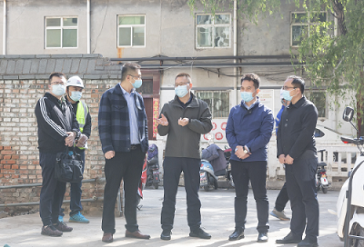 李晓峰调研城区老旧小区改造、疫情防控、建筑工地安全生产工作