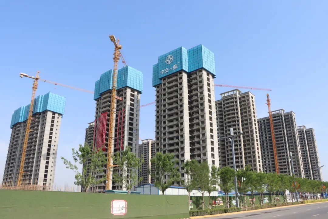 丹河新城·府城二期回迁安置房项目11#楼主体封顶！