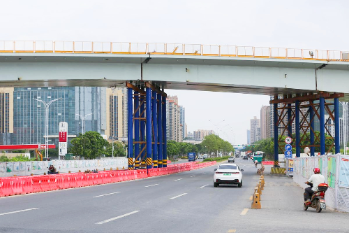 湖心路互通主线桥右幅钢箱梁成功合龙 香海大桥西延线新进展