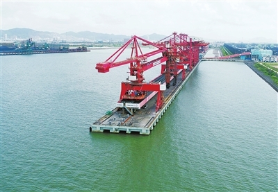珠海高栏港区国能散货码头10万吨级卸船泊位项目开工