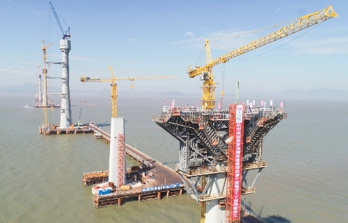 黄茅海跨海通道项目 首个整幅式TY型桥墩完工