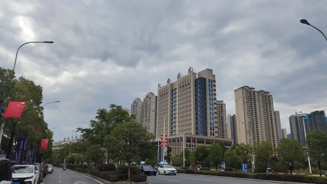 上海陆家嘴万科一间复式顶楼欲拍卖 起始价1.1亿元
