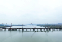 青石路涪江大桥钢栈桥顺利贯通，预计2025年正式竣工！