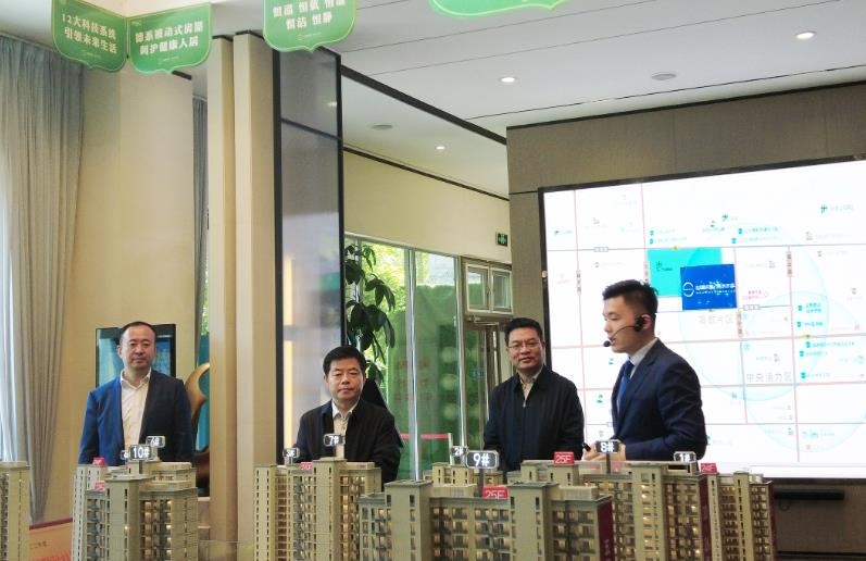 中国建筑节能协会任其勇主任一行参观调研被动式超低能耗建筑示范项目德济万家