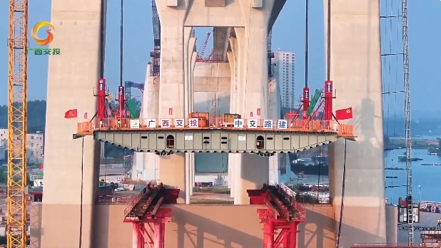 新进展！龙门大桥完成1500吨边跨钢箱梁整体吊装