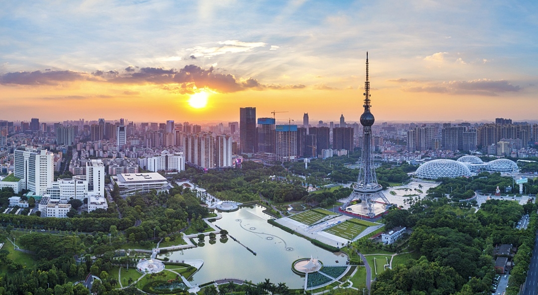 广东2023年GDP突破13万亿元、佛山成为广东第二个工业总产值突破3万亿的城市