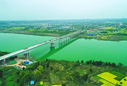 南充过境高速公路连通高坪龙门和顺庆搬罾的大桥架梁完成！