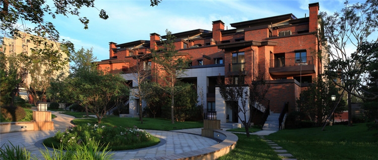 宏宇贰號院好吗？物业费是多少？附近有没有公交站点？