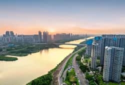 禅城张槎新规户型!东建天赋龙湾：一线江园双景，户户南向、使用率约100%