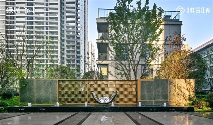 武汉绿城桂语江南项目的地段如何？周边配套资源有哪些？