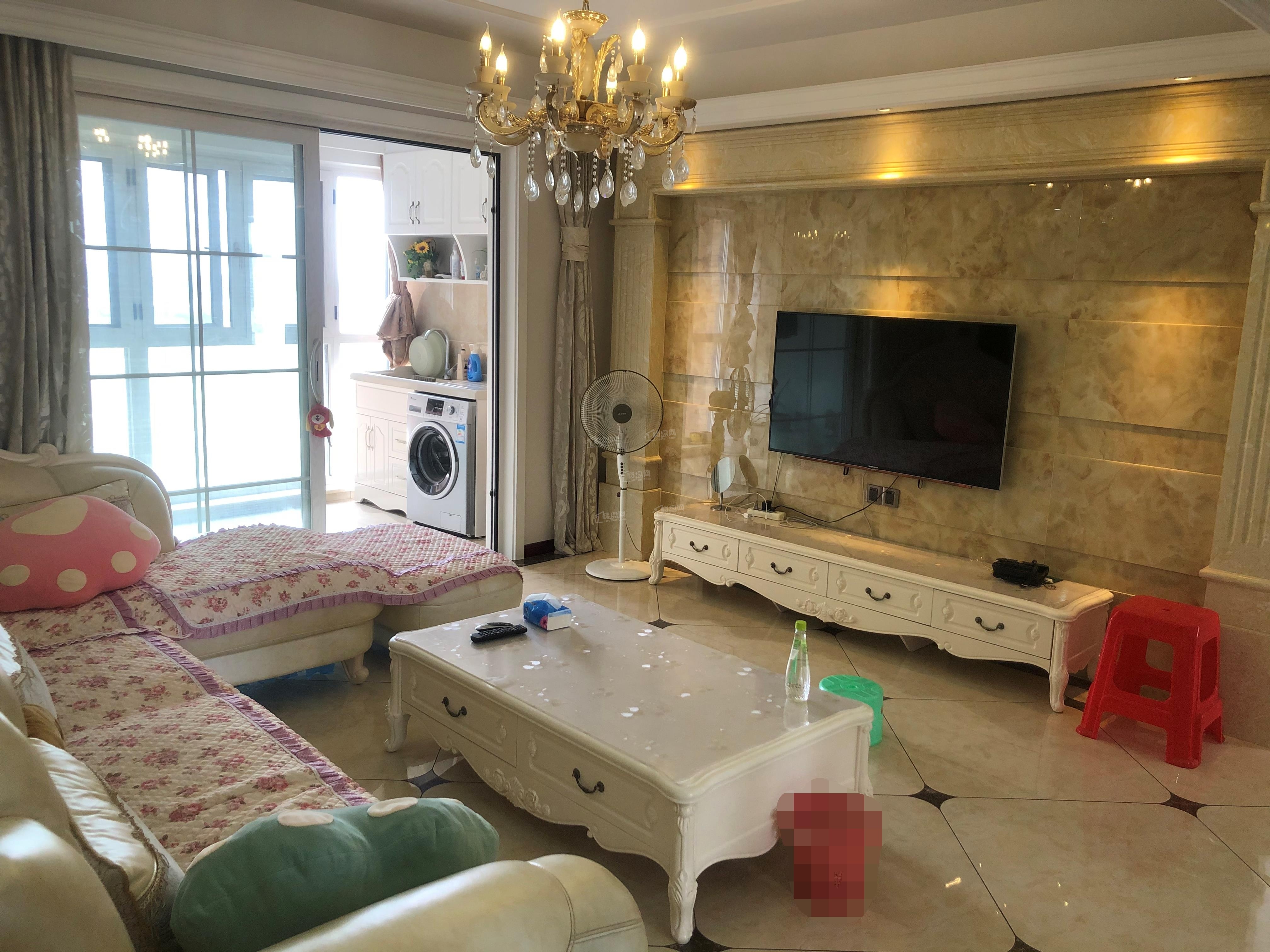 上海公馆    电梯中层    精装三房    拎包入住