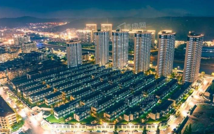 新房天台文德上院户型怎么样？附近有公交站没？
