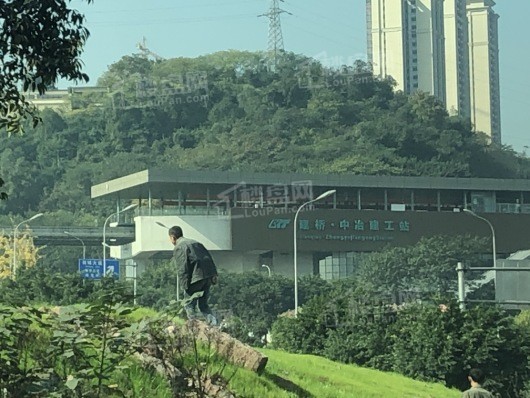 绿地听江左岸地铁