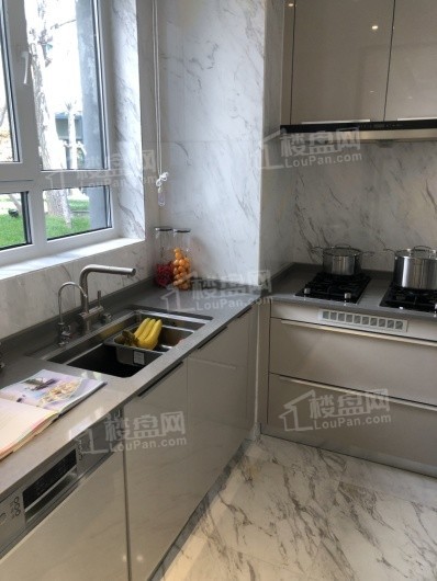 华发和平首府样板间