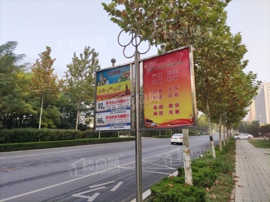 中阳东明学府项目东80米公交站牌