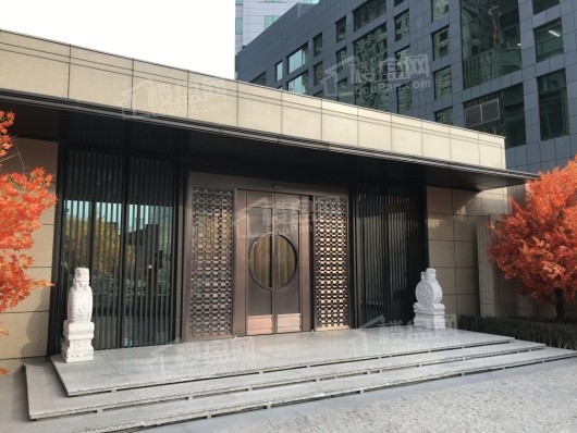 富力·国金中心售楼处大门