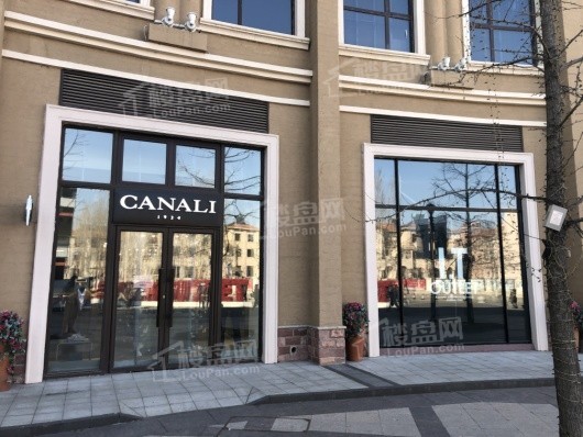 中旅万科城周边配套-赛特奥莱