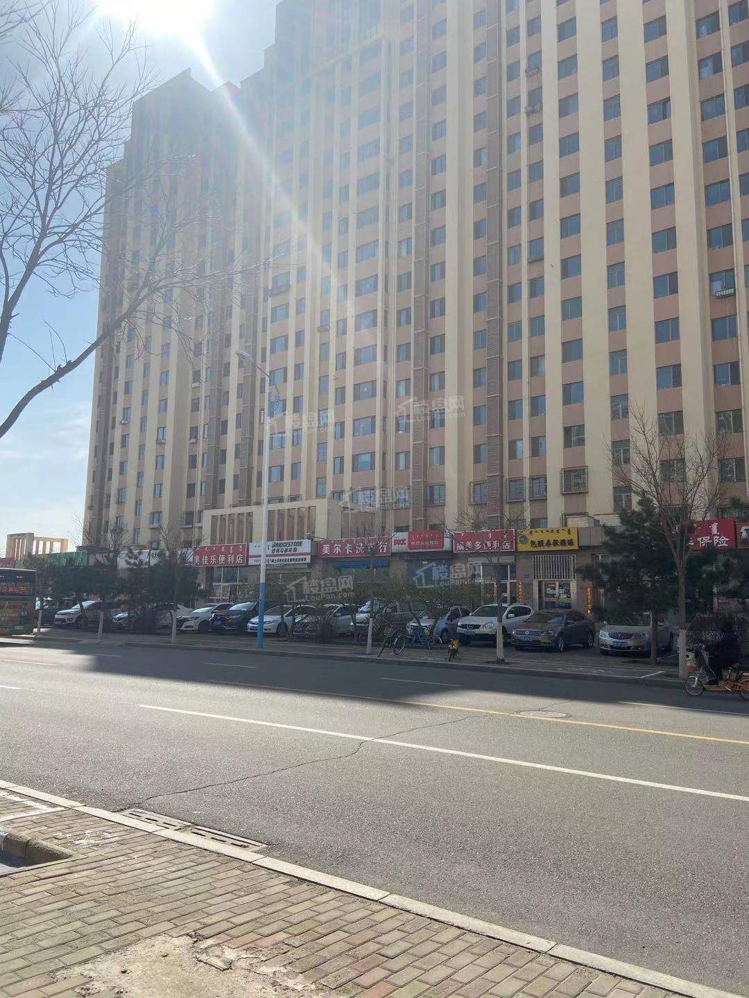 屹林广场实景图