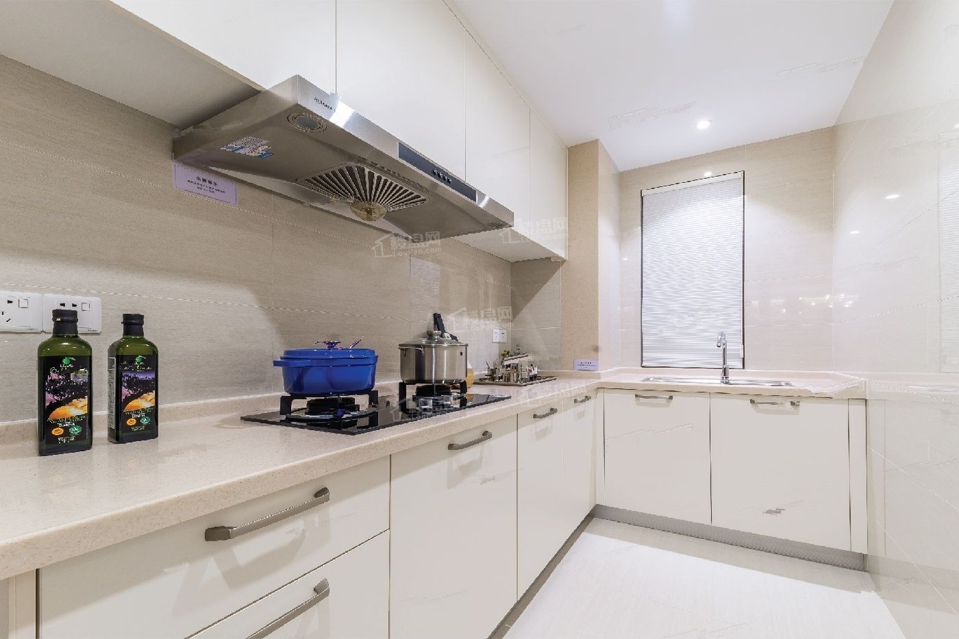 融创海逸长洲厨房样板间