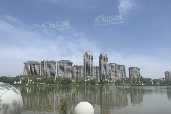 孔雀城大湖实景