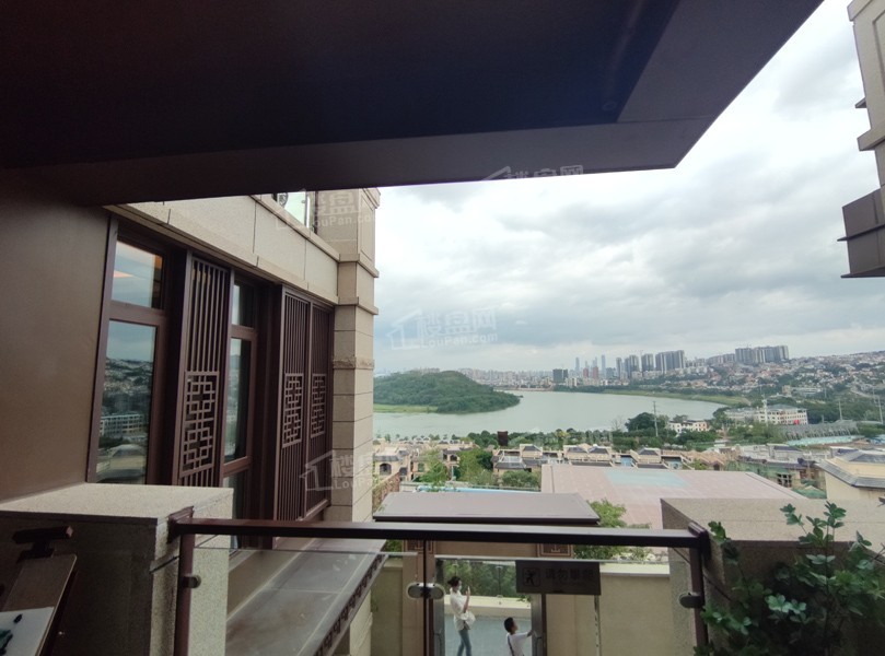 雍江臺120㎡样板间-二楼其中一个房间设有露台 可观江景