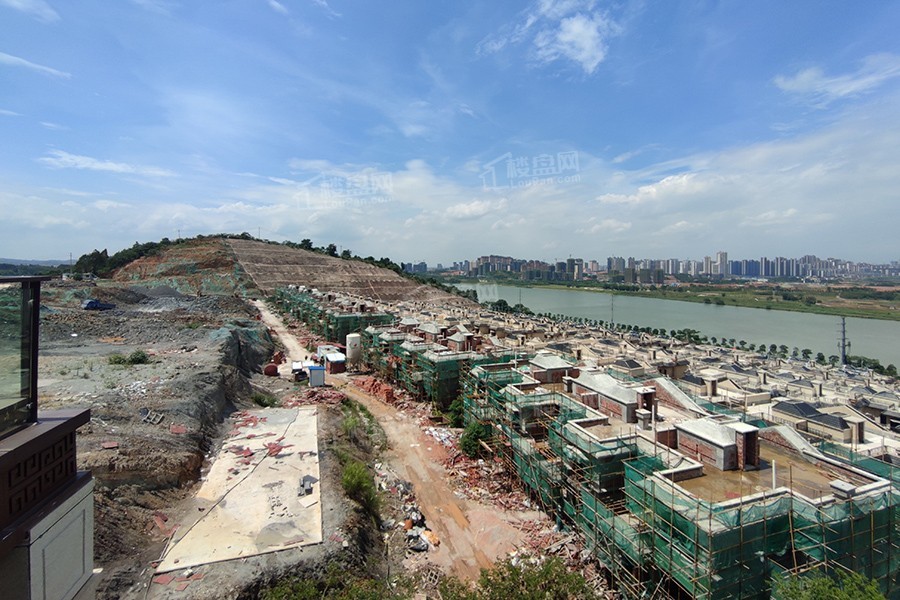 雍江臺二期别墅群部分已落架 将于今年年底交付（摄于2021-6）