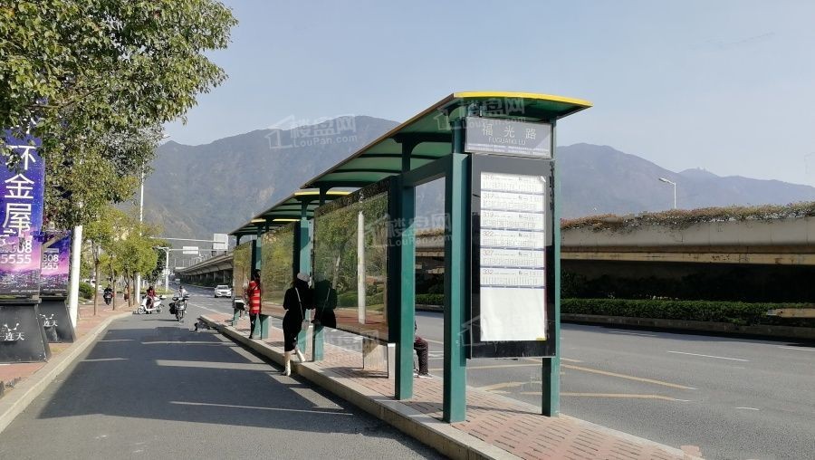 首开中庚香开连天周边公交站