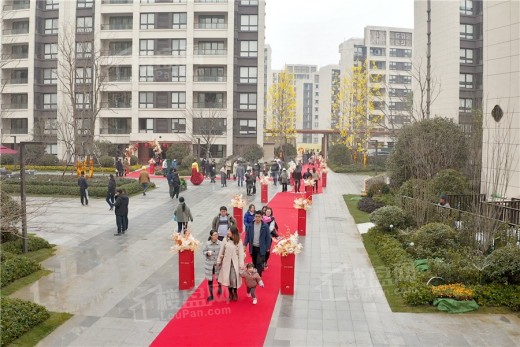 冠城大通蓝湖庭实景图