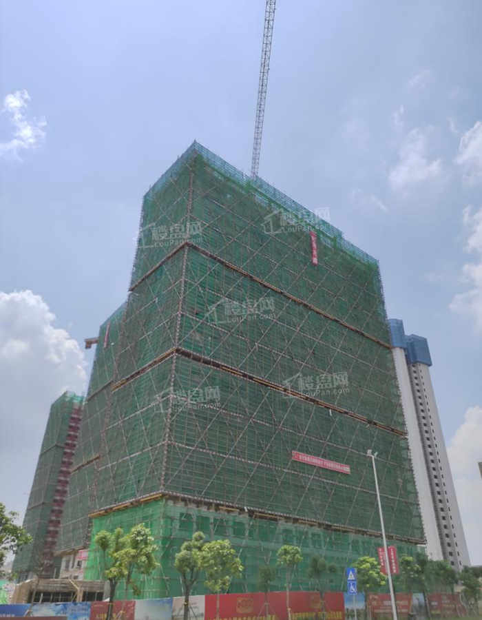 龙光玖誉城46#楼建设至20层（摄于2021-6）