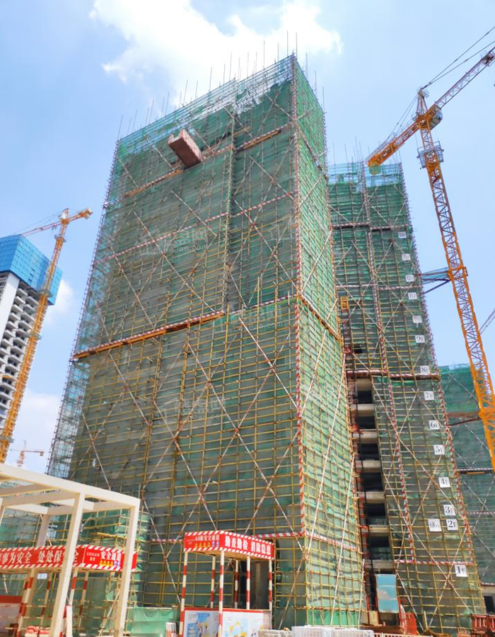 龙光玖誉城嘉城68#楼已建设至17层（摄于2021-6）