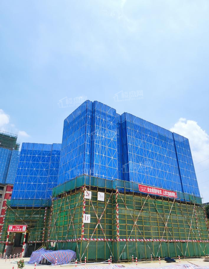 龙光玖誉城逸城76#楼已建设至8层（摄于2021-6）