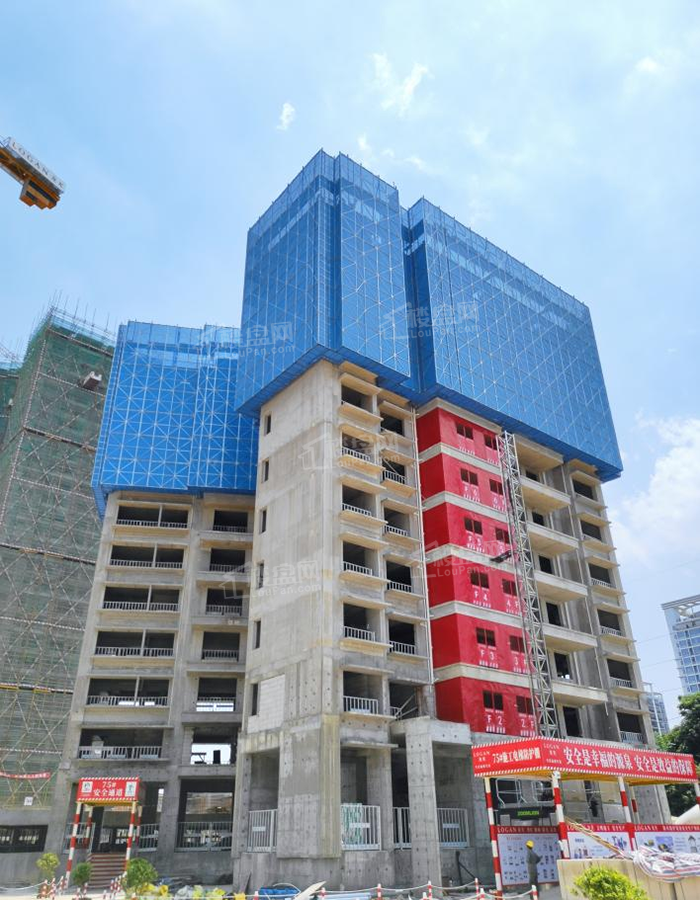 龙光玖誉城逸城75#楼已建设至11层（摄于2021-6）